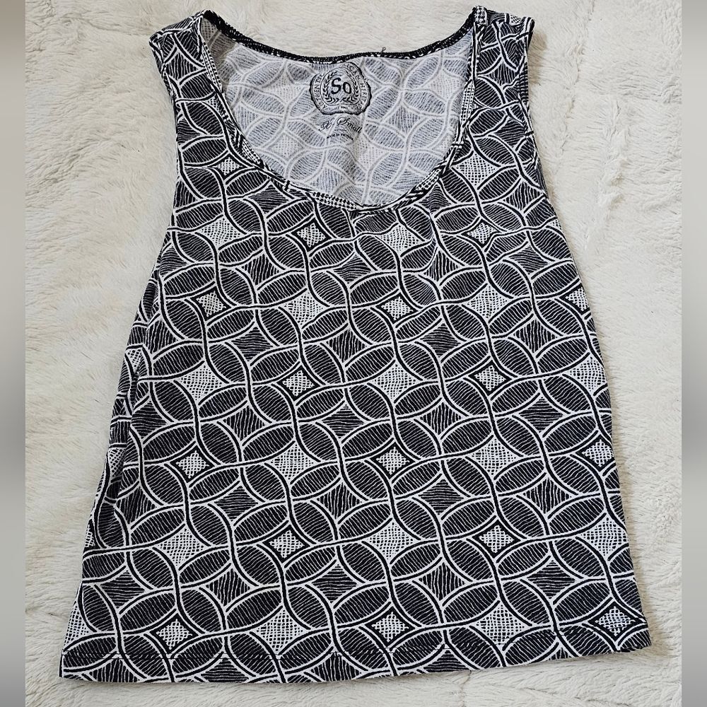Black and White Patterned Tank Top Size Small